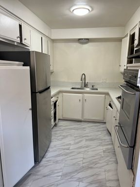 Gorgeous 2 Bedroom 1 Bathroom ~ Comes with Parking, Appliances, Water and Trash Included, No app fee - LA CITY SECTION 8 VOUCHER! MOVE IN PROMO: ACCEPTING 1-BED VOUCHERS! – photo 1