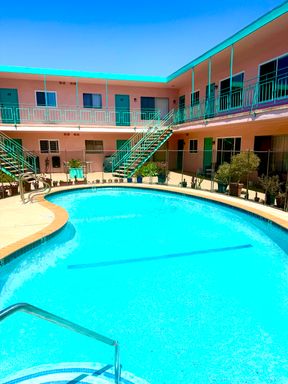 Gorgeous 2 bed/2 bath ~ Comes with Parking, Appliances, No app fee!