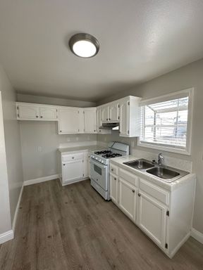 Beautifully Remodeled 1 Bedroom, 1 Bath Apartment for Rent! LA City Section 8 Vouchers Welcomed - WILL ACCEPT STUDIO VOUCHERS! – photo 1