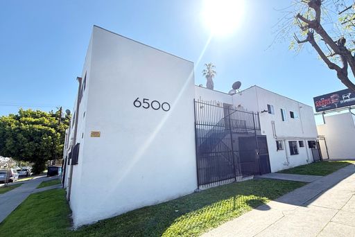 Gorgeous 3 Bed / 1 Bath Apartment ~ Comes with Parking, Appliances, Water Included, 2-Bed Vouchers Accepted & No app fee! – photo 1