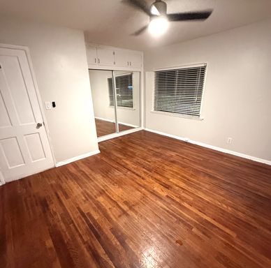 Gorgeous 2 bed/ 1 bath ~ Comes with Appliances, Water/Trash Included, No app fee and LA City Section 8 Vouchers Accepted! 1-BED VOUCHER ACCEPTED! 2 MONTH RENT CREDIT! – photo 1