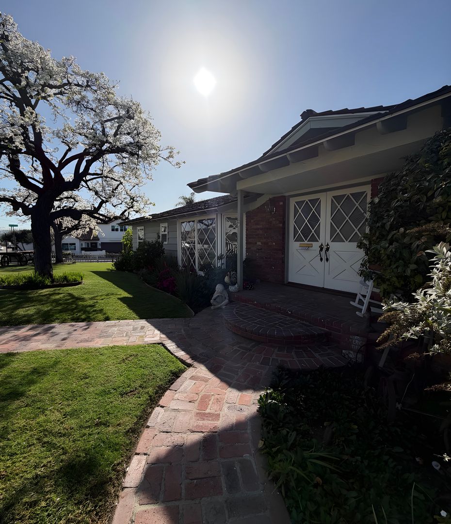 Redondo Beach Apartment: 2422 Graham Ave.