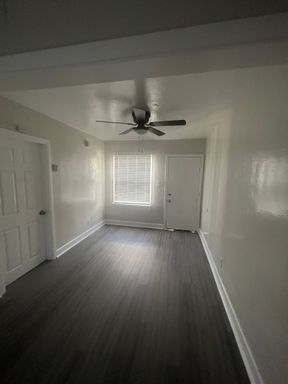 Beautiful Remodeled 1 Bed/1 Bath Apartment - Comes with Parking, Appliances, Water/Trash Included, No Application fee and 5 MONTHS RENT FREE ON TENANT'S PORTION, CAPPED AT $2,500! – photo 1