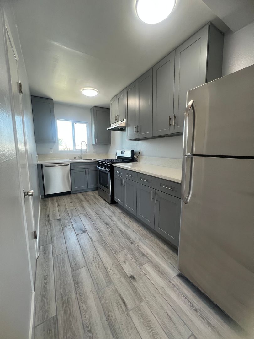 Los Angeles Apartment: 3316 W. 63rd Street