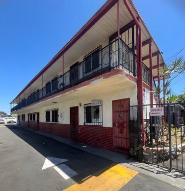 Beautiful Remodeled 1-Bed/1-Bath Apartment - Comes with Parking, Appliances, Water/Trash/Gas Included, No Application fee! – photo 1