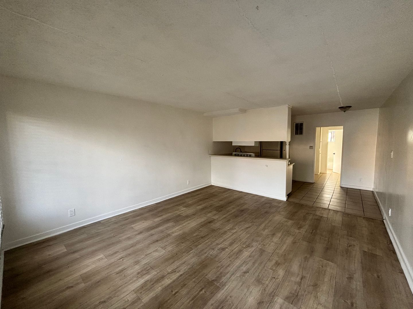 Los Angeles Apartment: 7104 S. San Pedro Street-NEW