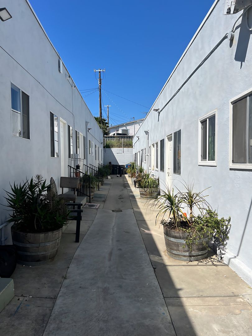 San Pedro Apartment: 817 S. Palos Verdes St.
