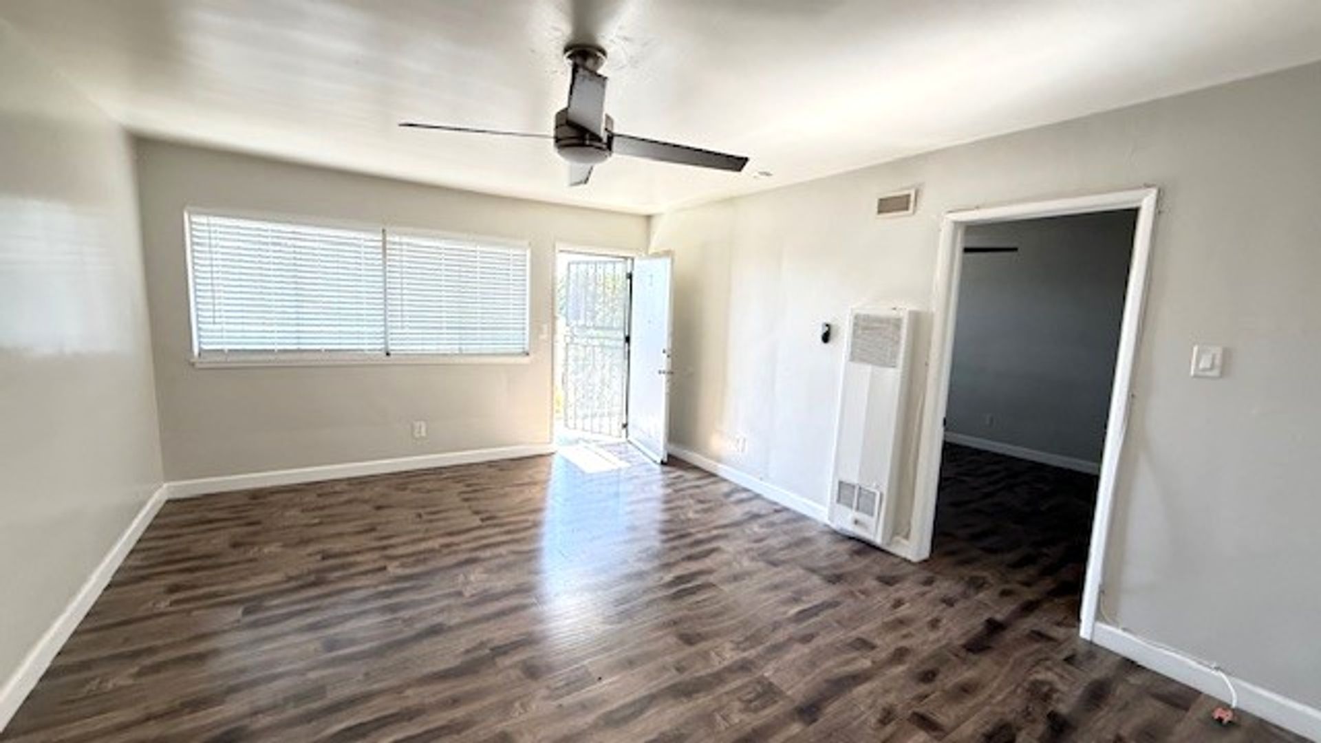 Los Angeles Apartment: 6601 Crenshaw Blvd.