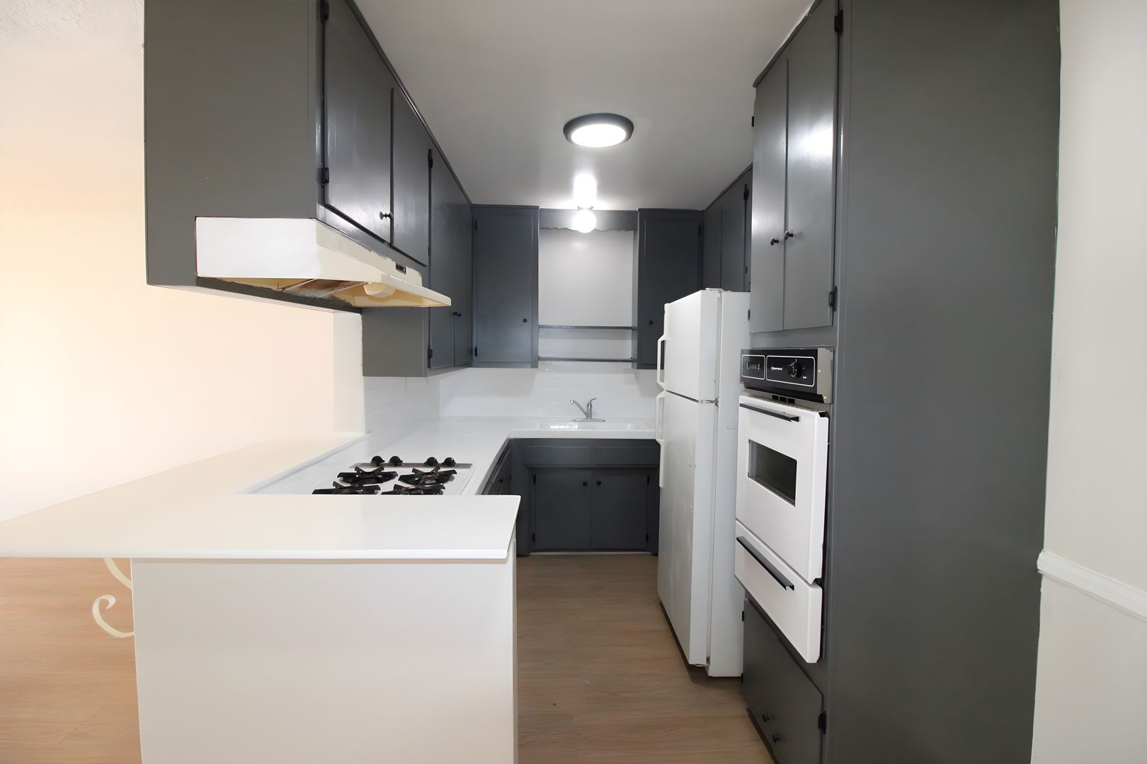 Reseda Apartment: 7460 Canby Ave.