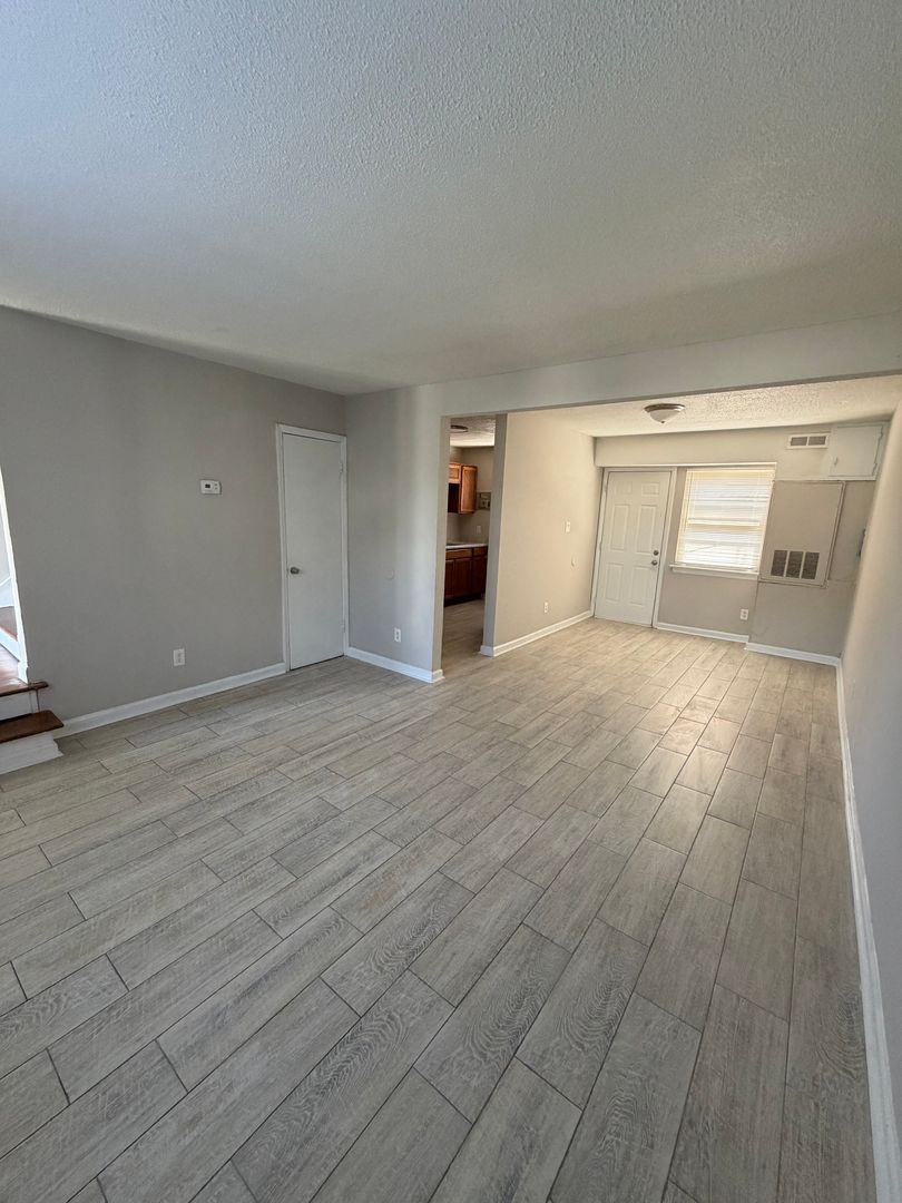 Charlotte House: 3625 Glenwood Drive, Unit #1