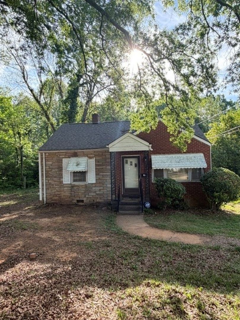 Charlotte House: 1901 Ashley Road