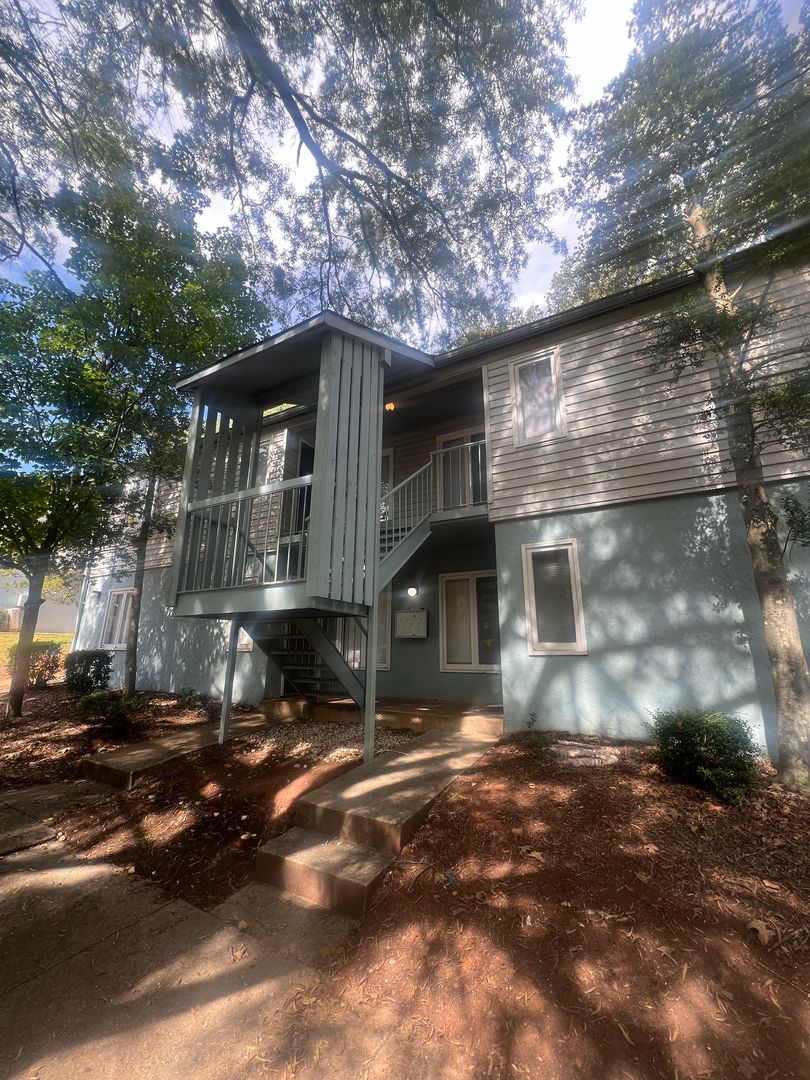 Charlotte House: 1909 Meadowlark Lane, Unit #40