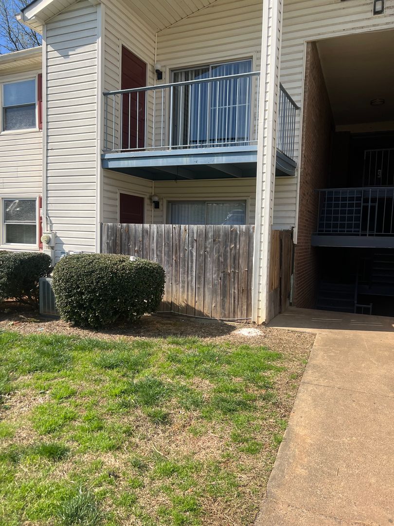 Charlotte House: 7984 Shady Oak Trail, Unit #173