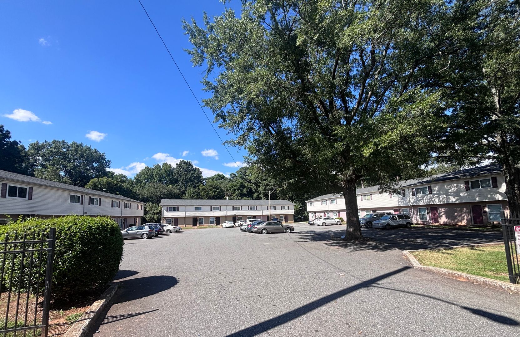 Charlotte Apartment: 912  Rowan Street