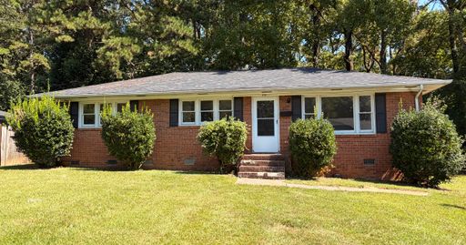 3 Bed 2 Bath Rental at 6108 Castle Court, Charlotte, NC – photo 1