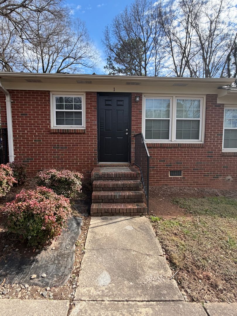 Charlotte Apartment: Fortune Street