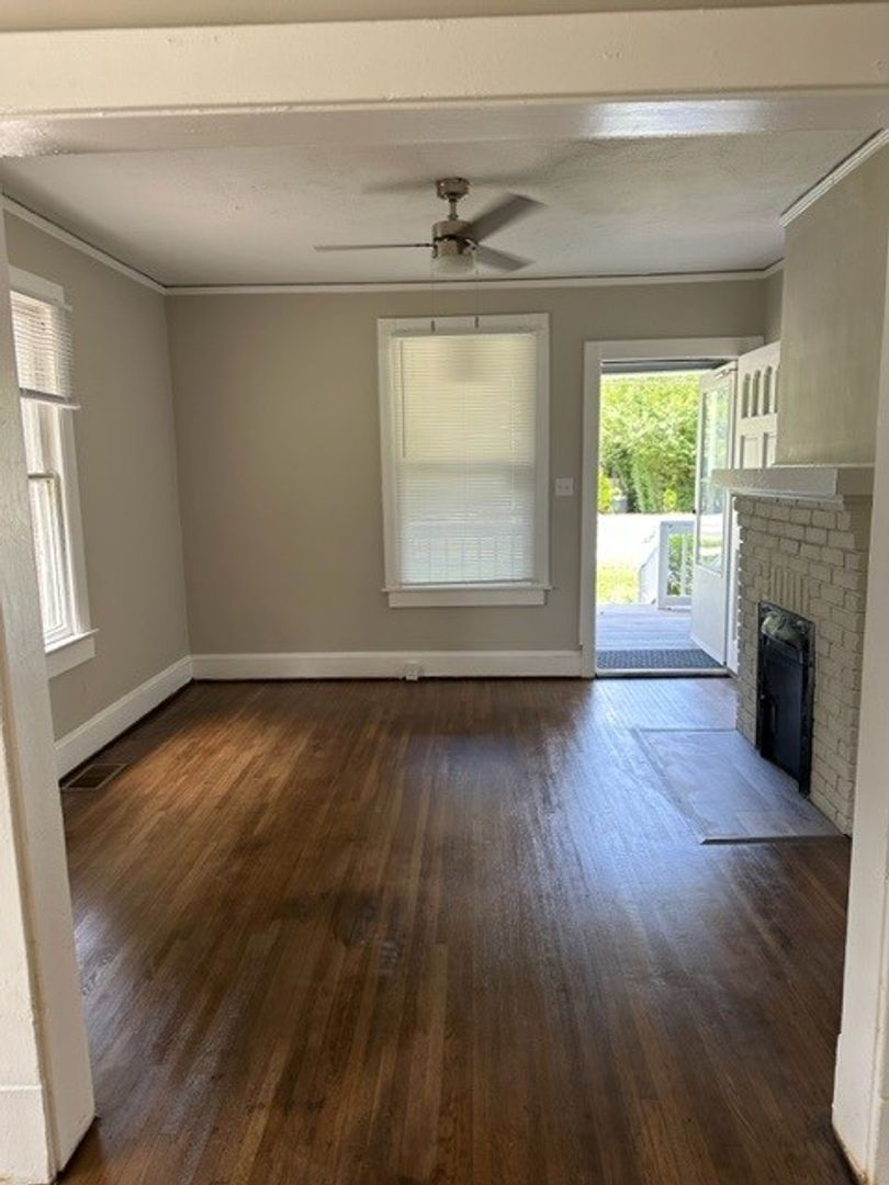 Charlotte House: 1909 Ashley Road