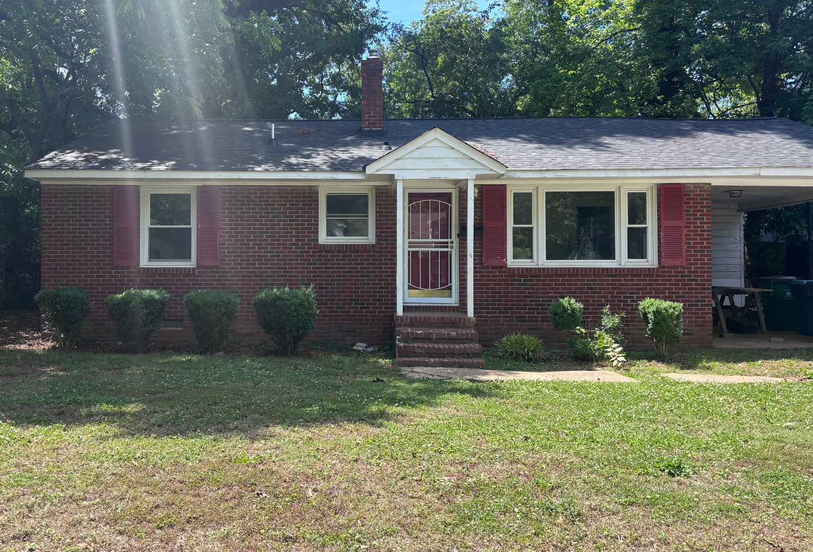 Charlotte House: 924 Crestmere Street