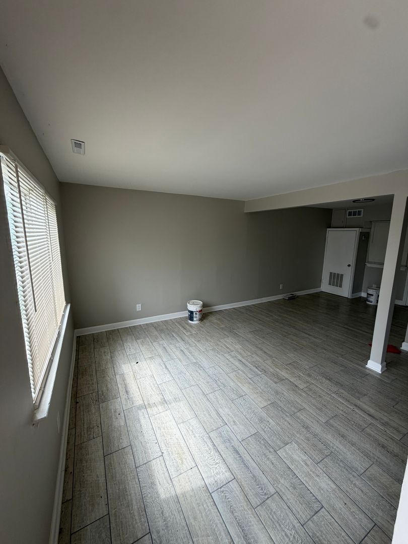 Charlotte House: 3625 Glenwood Drive, Unit #1