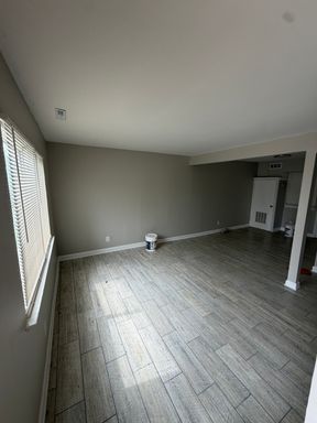 NEWLY RENOVATED!! 2 BEDROOM TOWNHOME (500.00 off FIRST FULL MONTHS RENT ) – photo 1