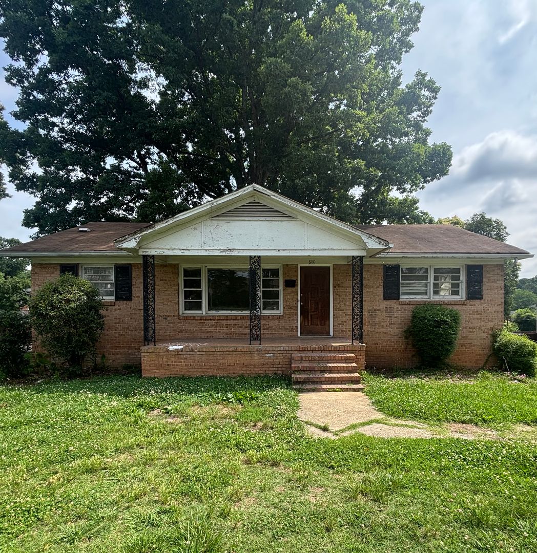 Charlotte House: 800 Yuma Street