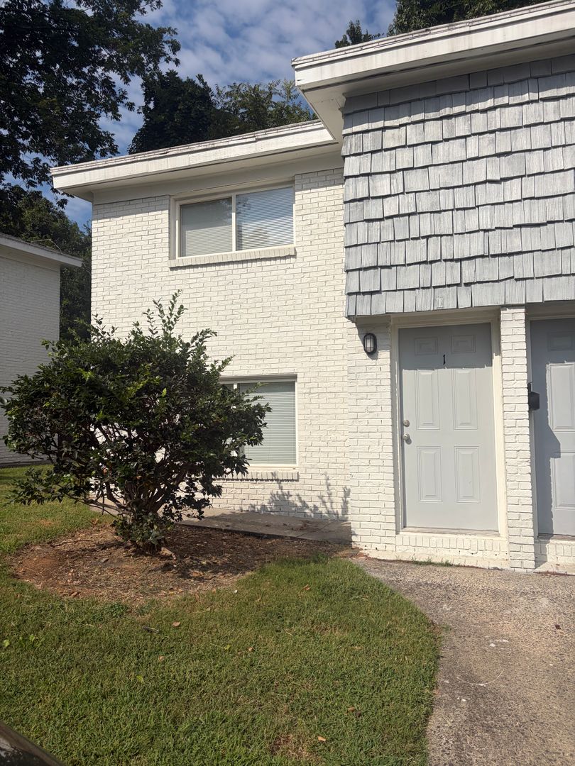 Charlotte House: 3625 Glenwood Drive, Unit #1