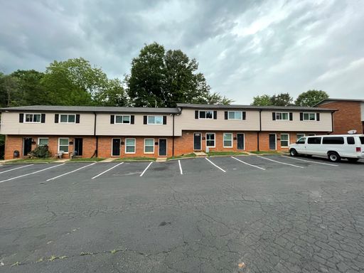 2 bedroom 1.5 bathroom townhouse – photo 1