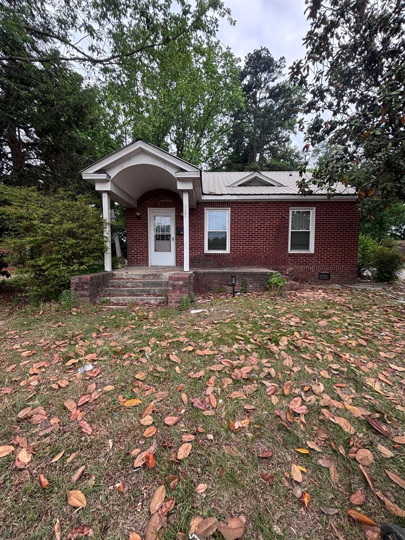 Charlotte House: 3829 N Sharon Amity Road