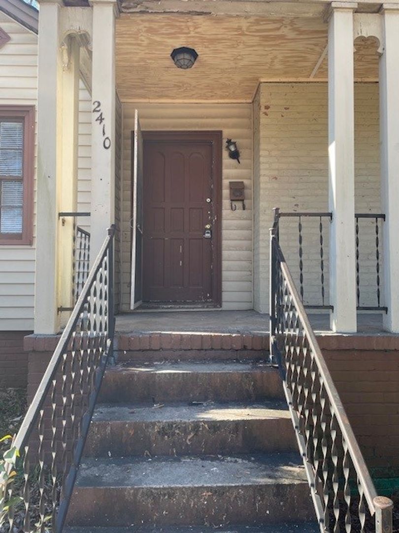 Charlotte House: 2410 Remount Road