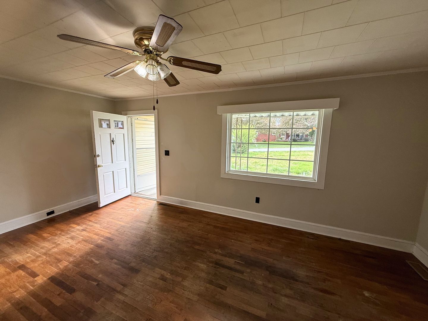 Lenoir House: 2311 Central Dr