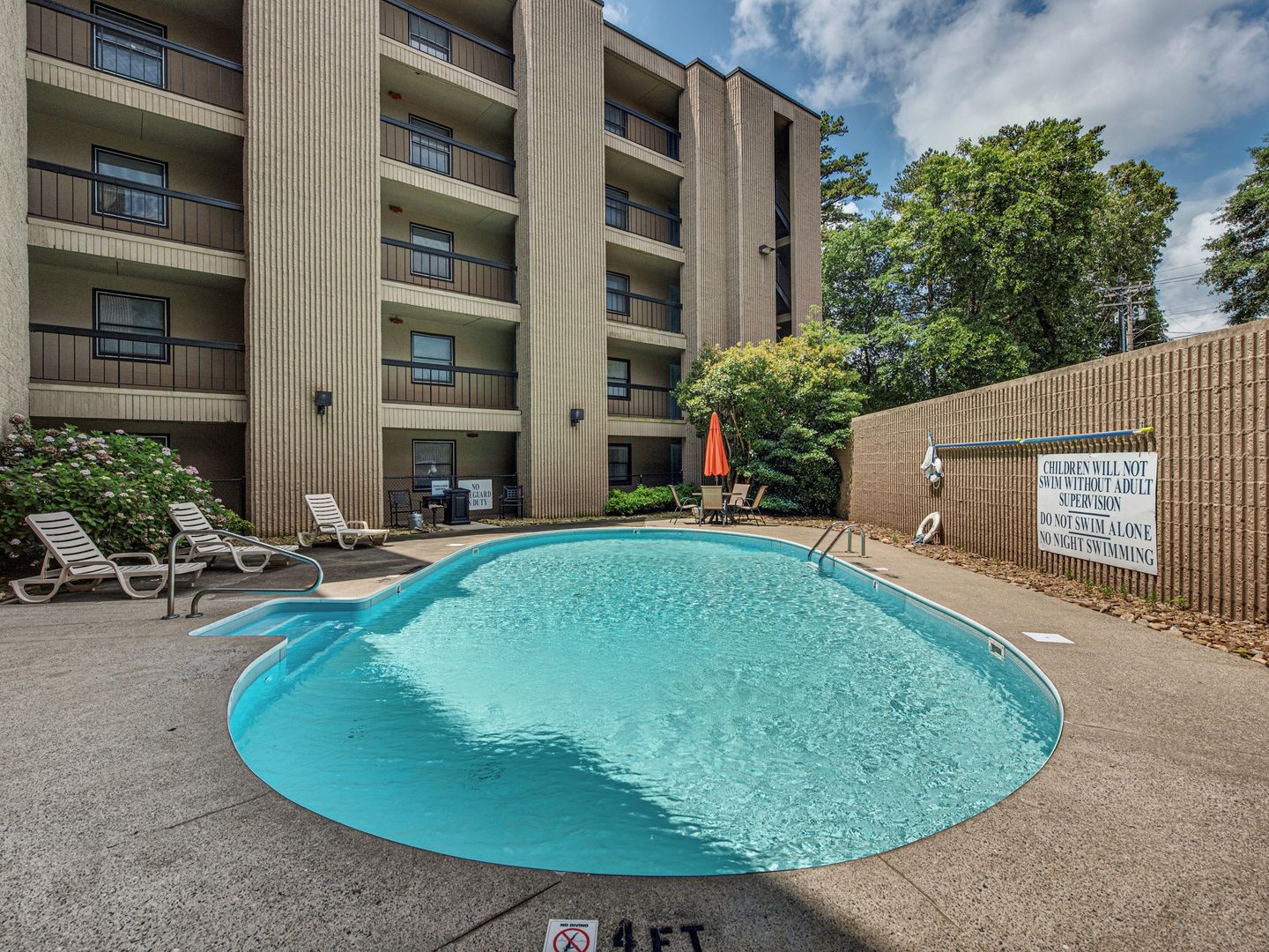 Hickory Apartment: 380 9th Ave Dr NE