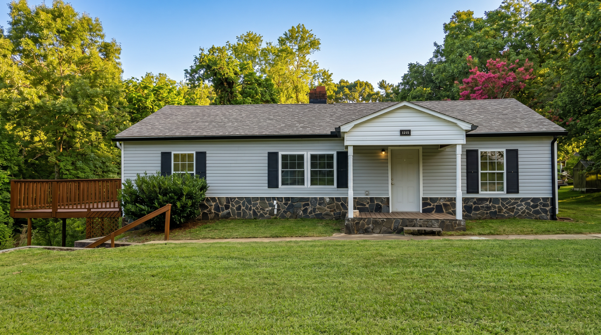 Lenoir House: 1215 Oaklawn St SE