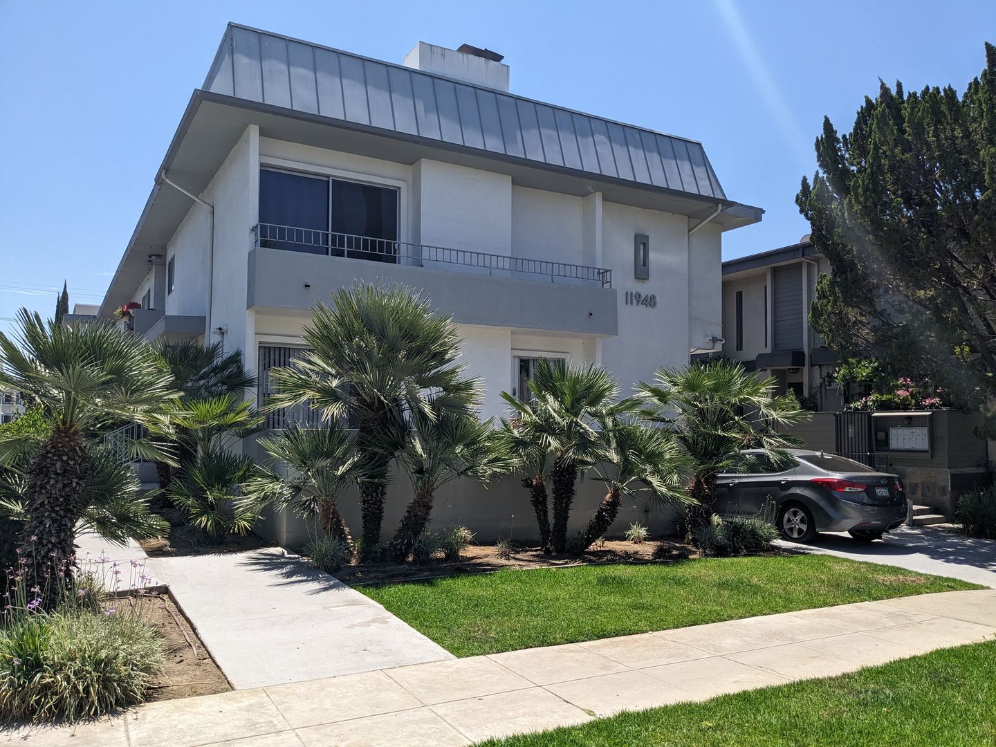 Los Angeles Apartment: 11948 Darlington Avenue