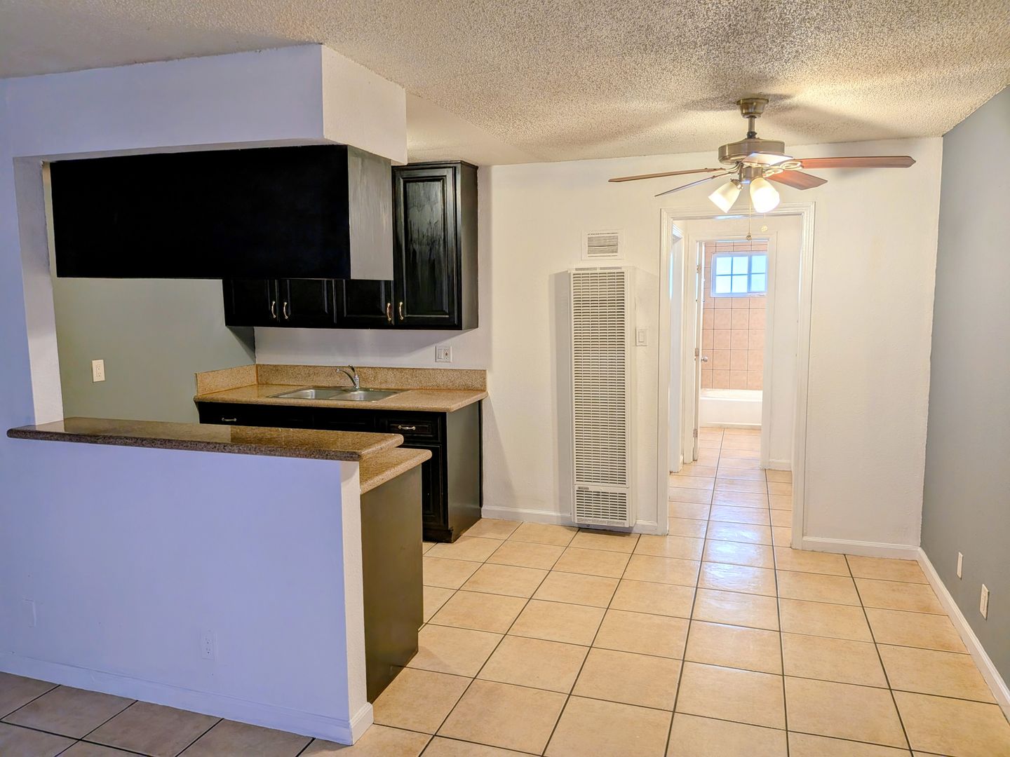 Long Beach Apartment: 1708 Pine Avenue