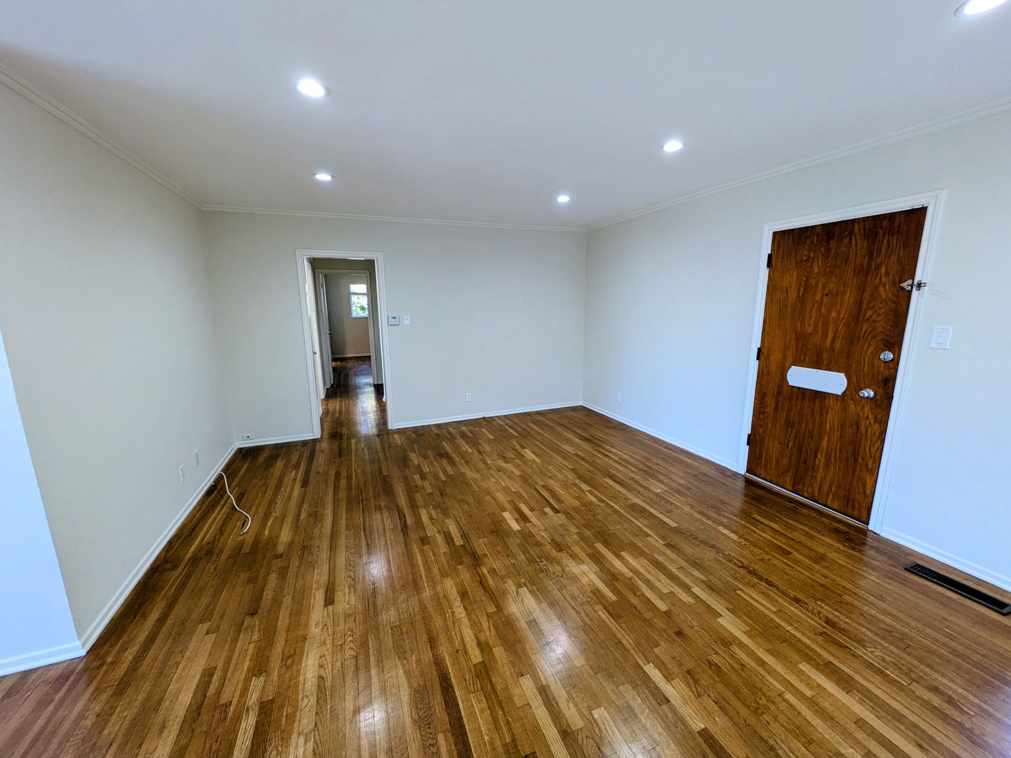 Santa Monica Apartment: 1019 6th Street