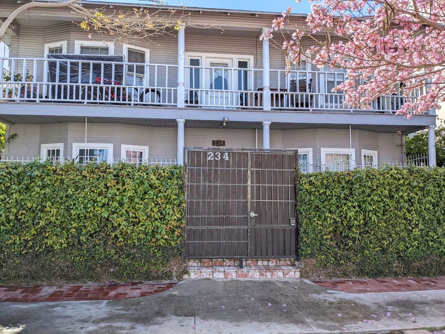 Long Beach Apartment: 234 West 4th Street