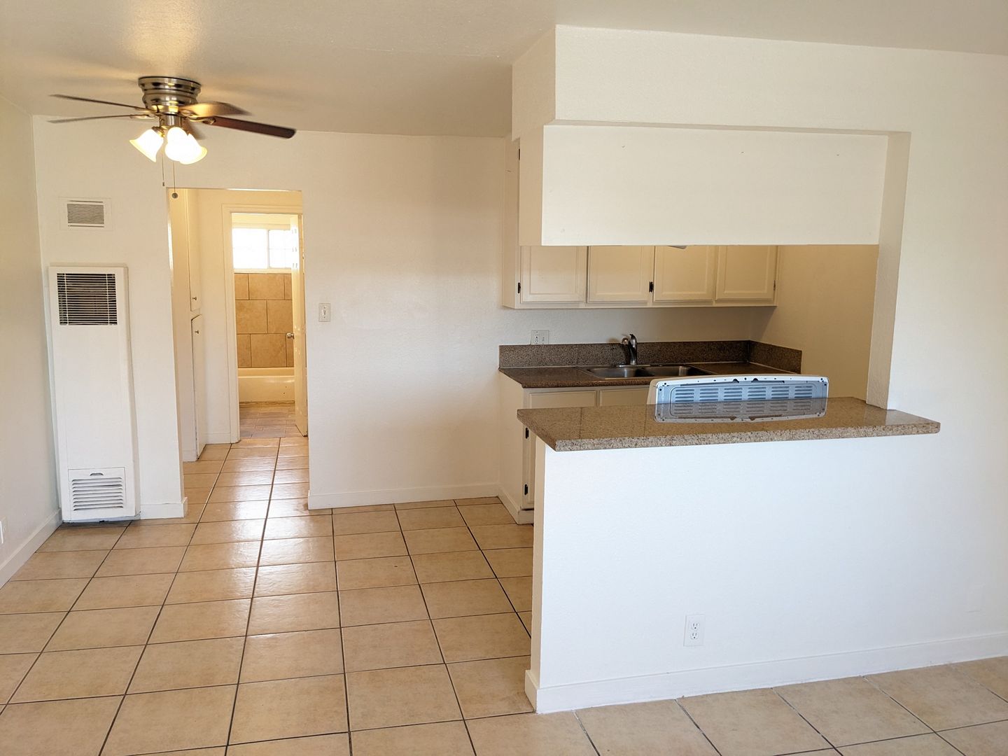 Long Beach Apartment: 1708 Pine Avenue