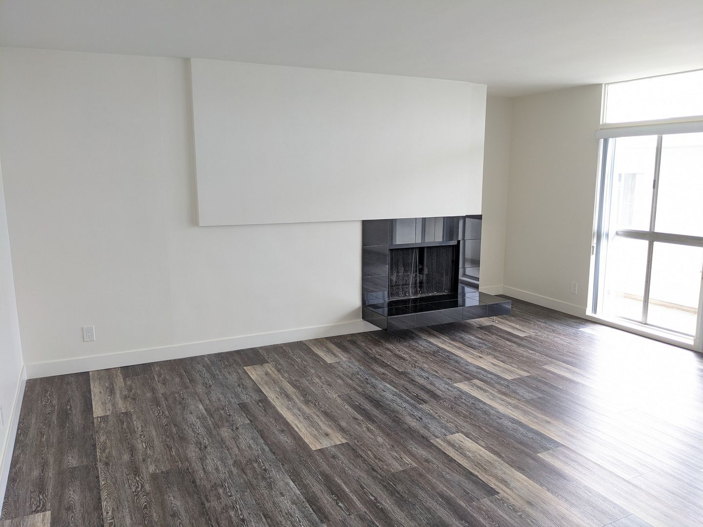 Los Angeles Apartment: 11942 Darlington Avenue