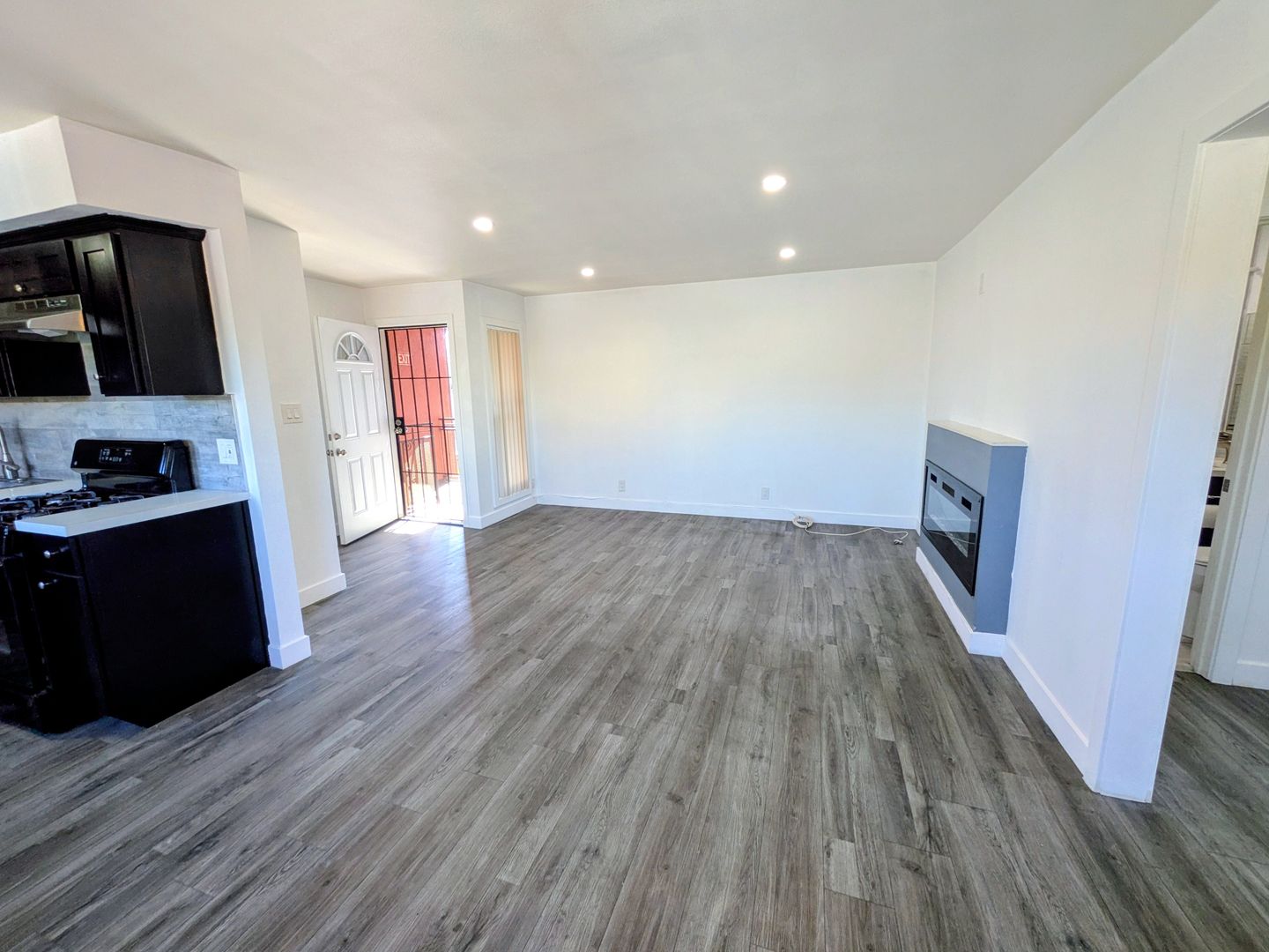 Long Beach Apartment: 1708 Pine Avenue