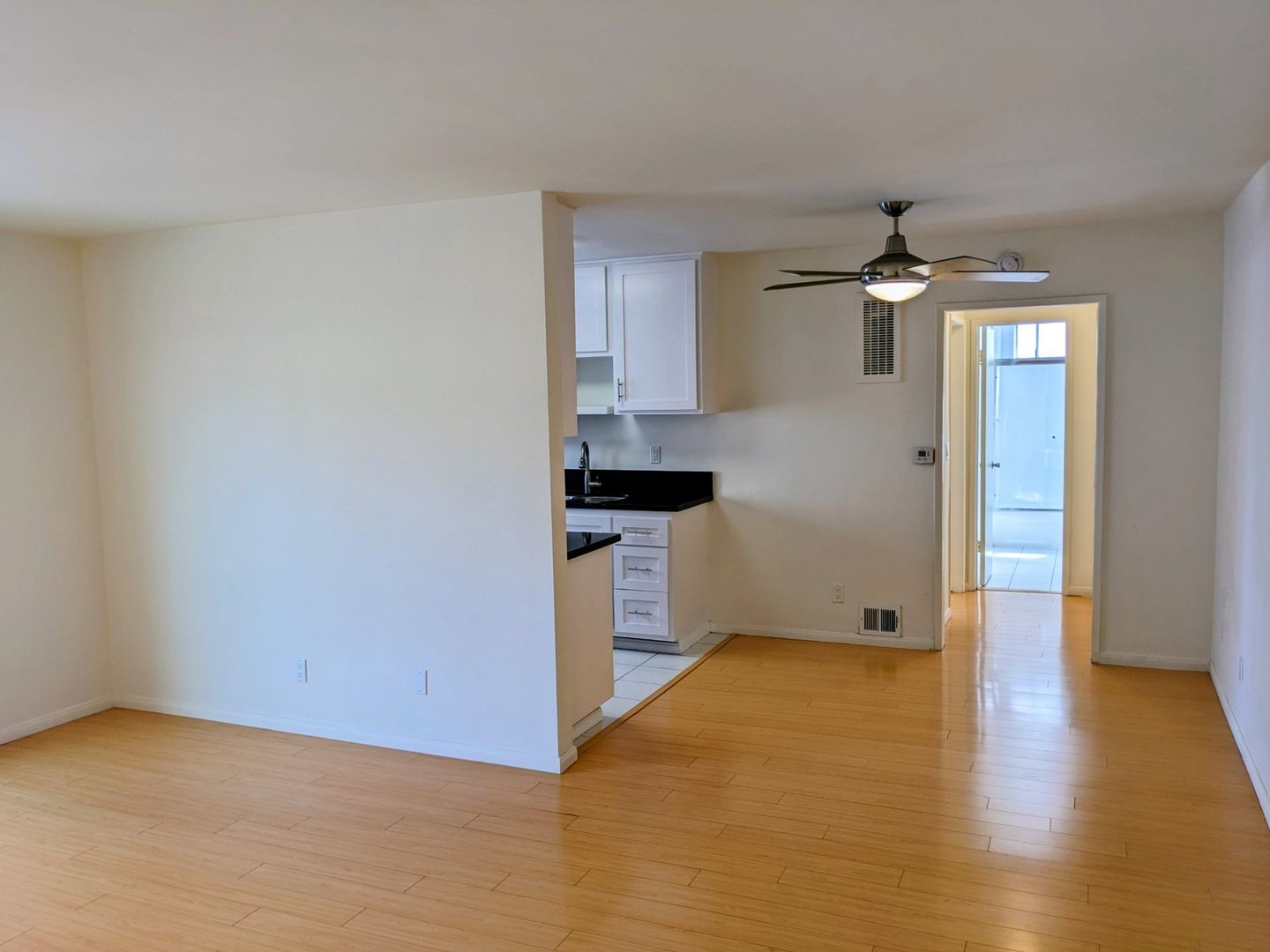 Los Angeles Apartment: 11948 Darlington Avenue