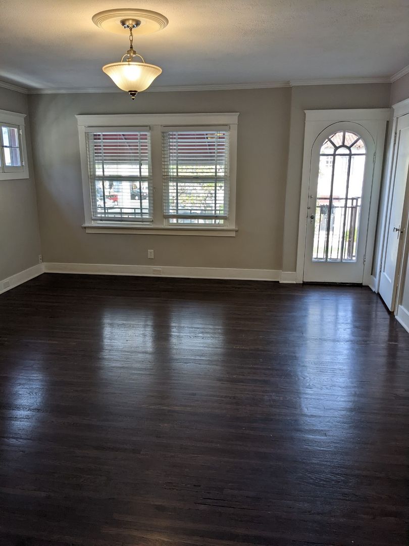 Long Beach Apartment: 1000 East 1st Street