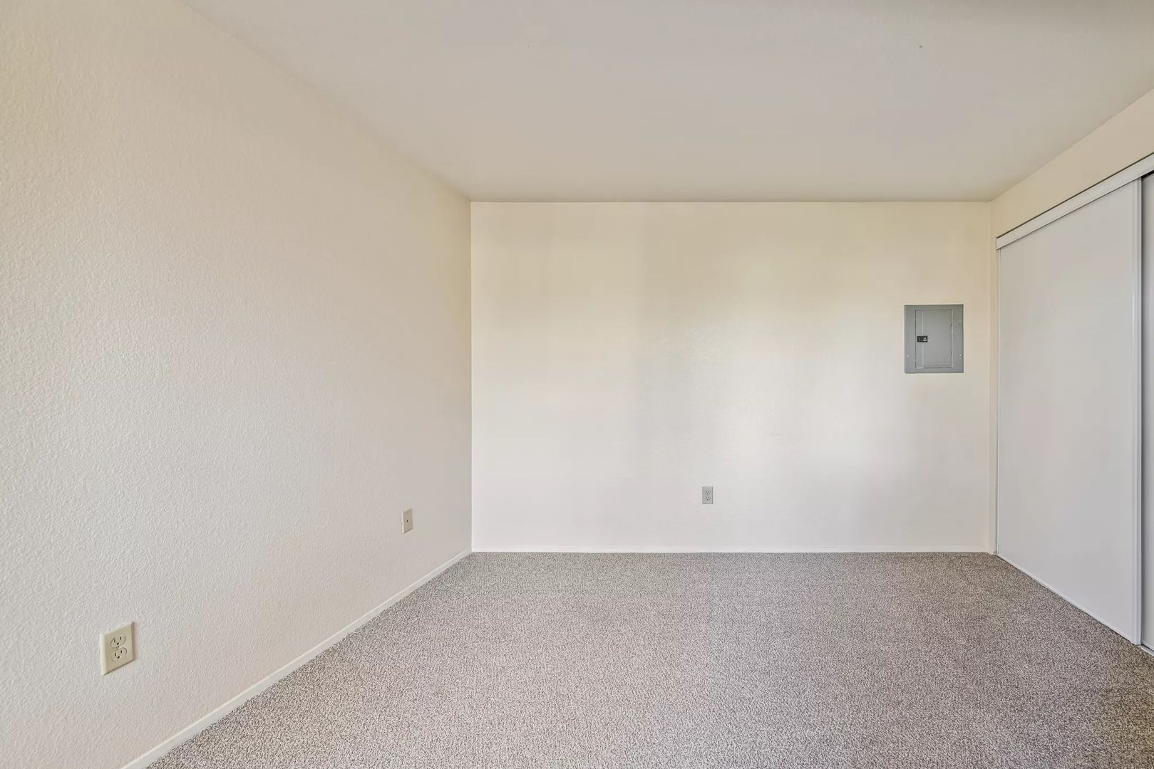 GRESHAM Apartment: 1645 NE 20th ST