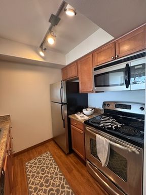 Modern Comfort in a Prime SeaTac Location – photo 1