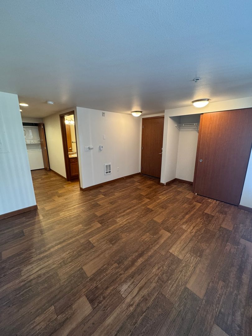 SeaTac Apartment: 21428 International Boulevard