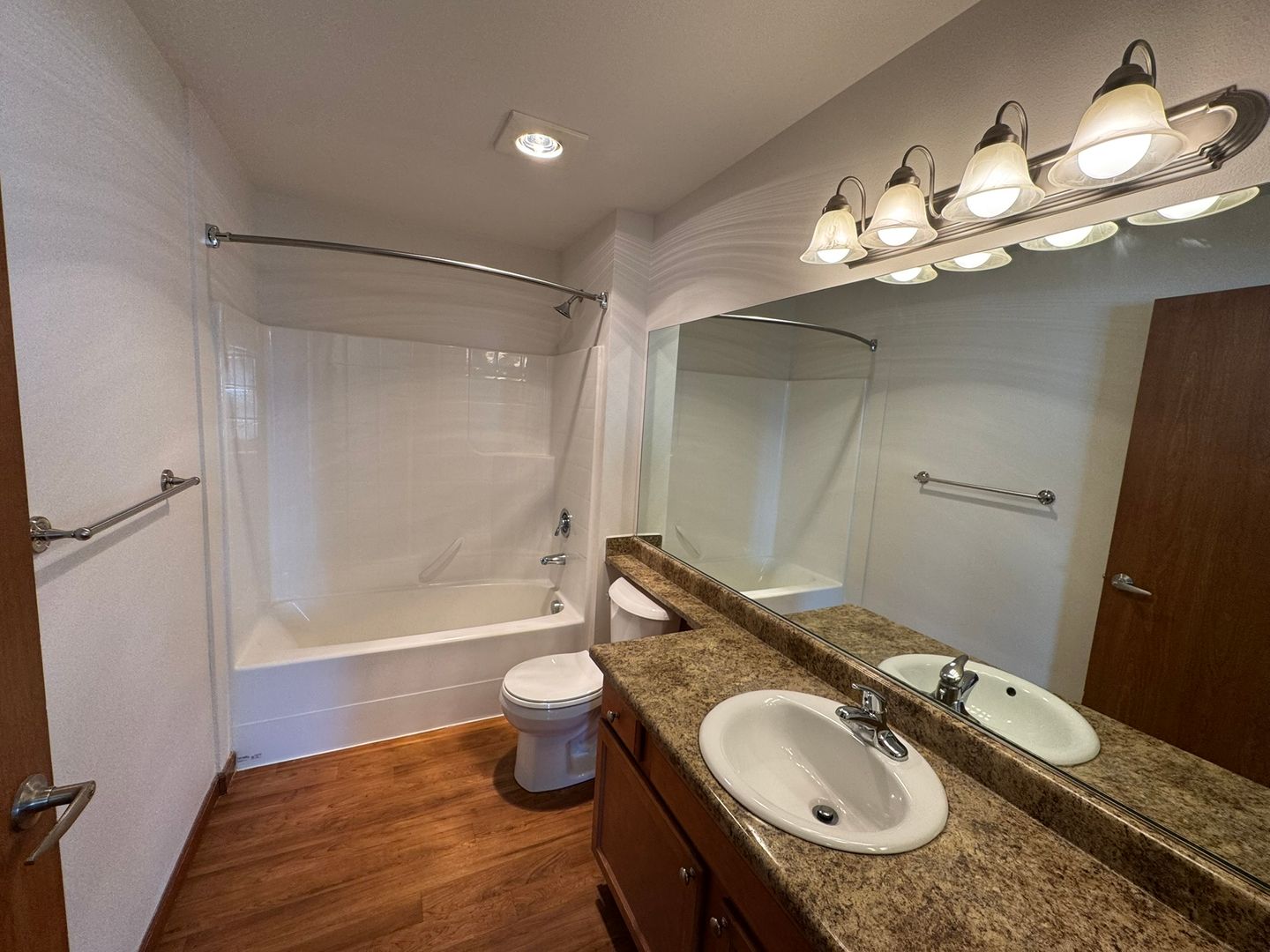 SeaTac Apartment: 21428 International Boulevard