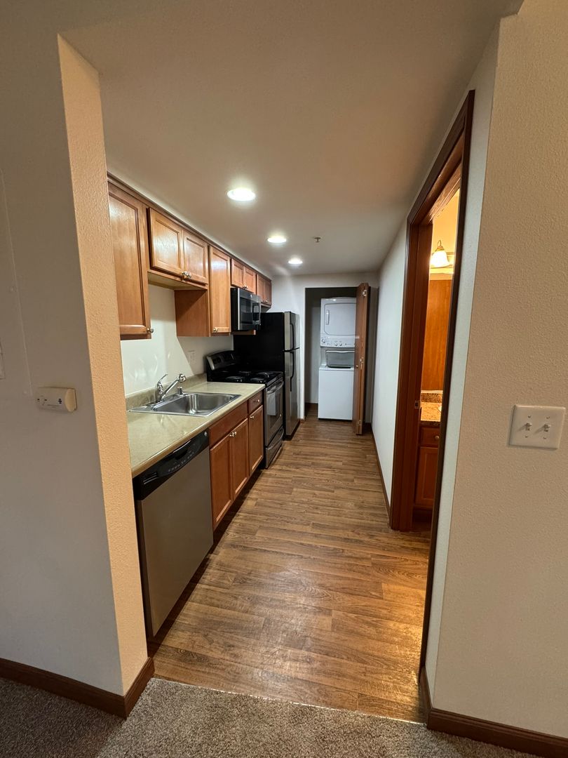 SeaTac Apartment: 21428 International Boulevard