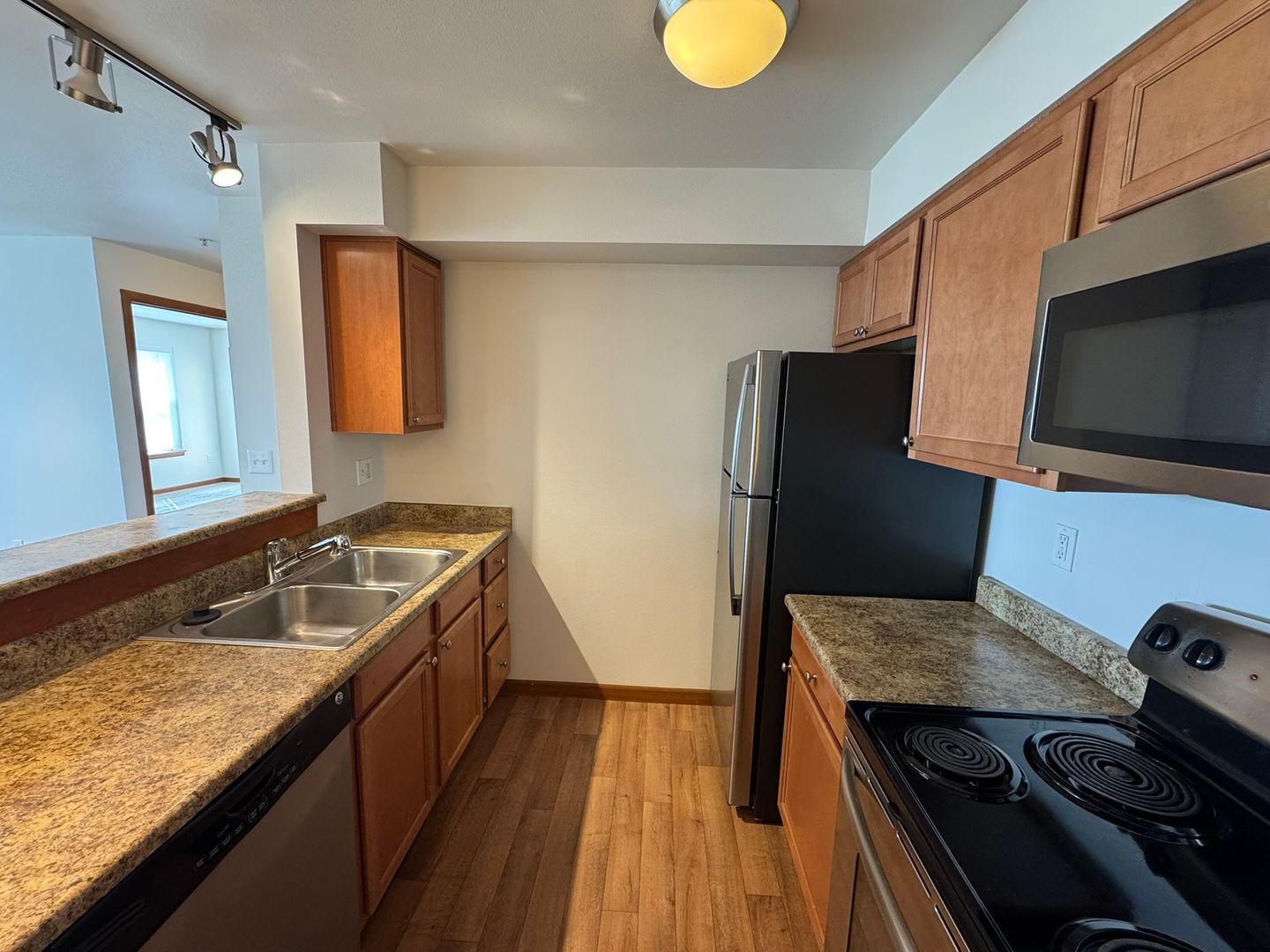 SeaTac Apartment: 21428 International Boulevard