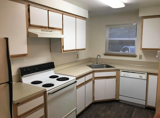 Apply Today And Make This Apartment Yours Tomorrow!! – photo 1