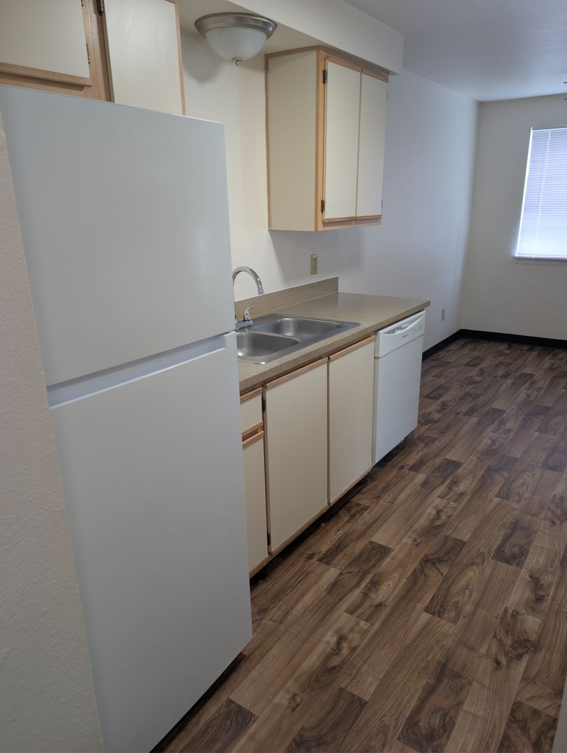 Albany Apartment: 1915 21st Avenue SE