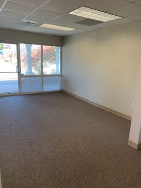 Conveniently Located Office Space Near Downtown and I-5 – photo 1